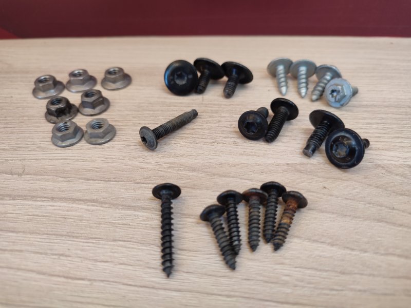 Крепеж двери