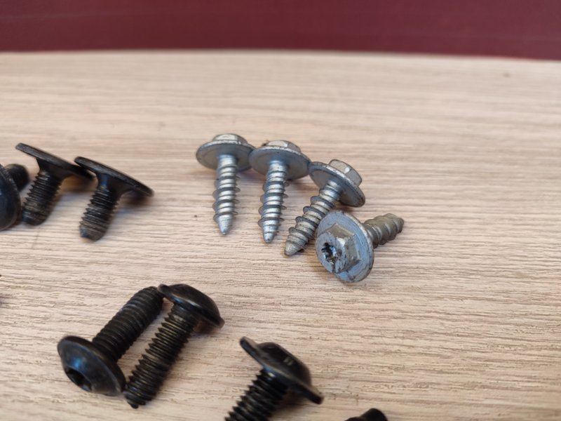 Крепеж двери