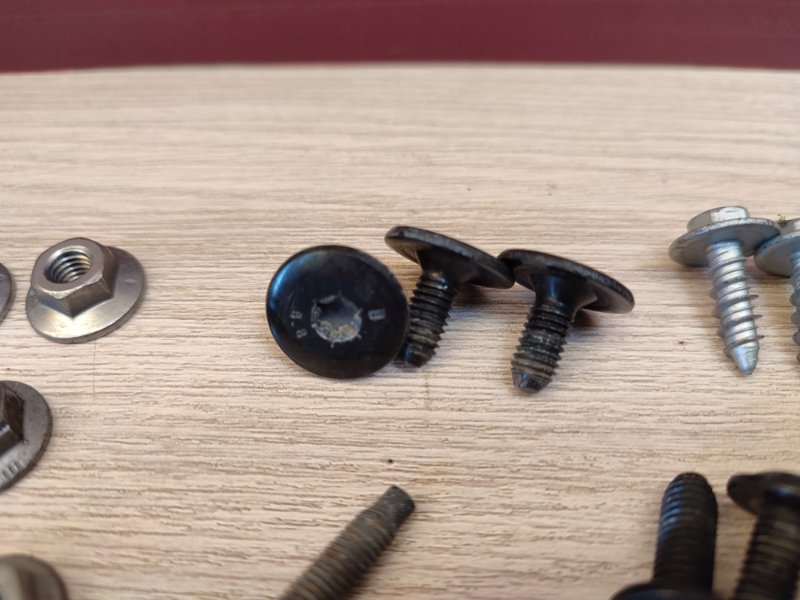 Крепеж двери