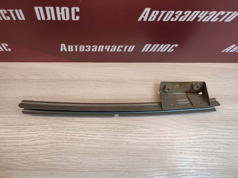 Направляющая стекла двери