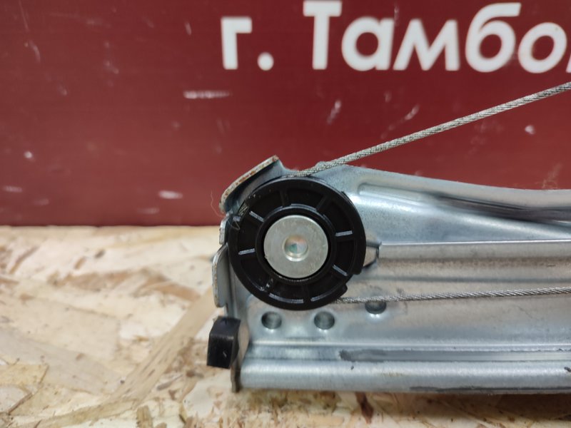 Стеклоподъемник    двери