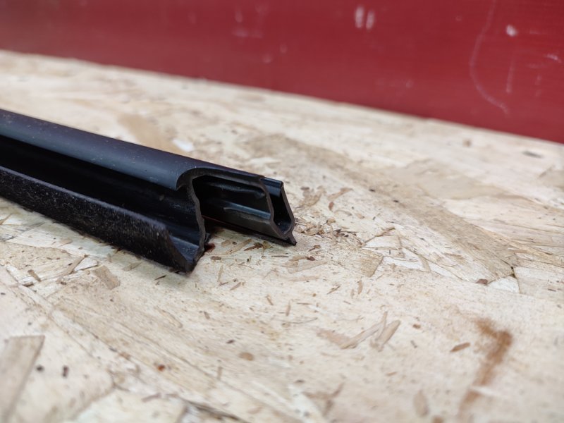 Уплотнитель стекла двери внутренний