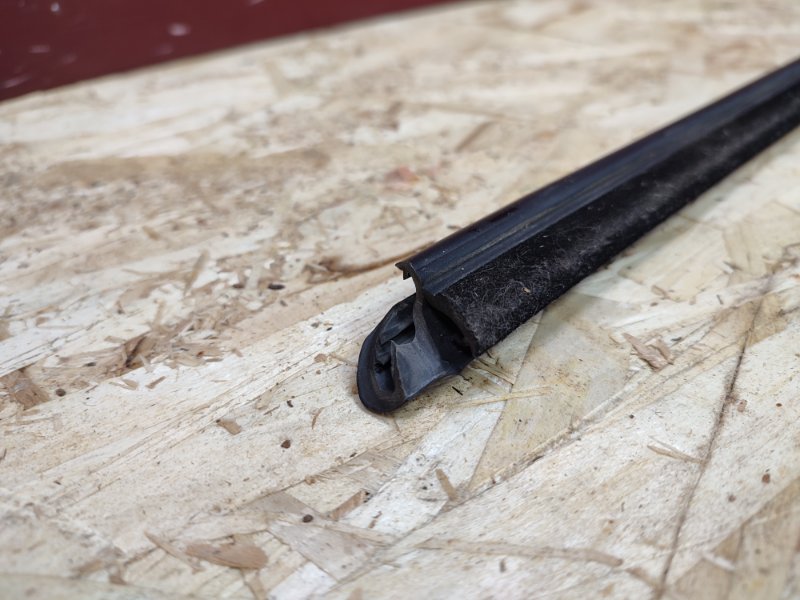 Уплотнитель стекла двери внешний