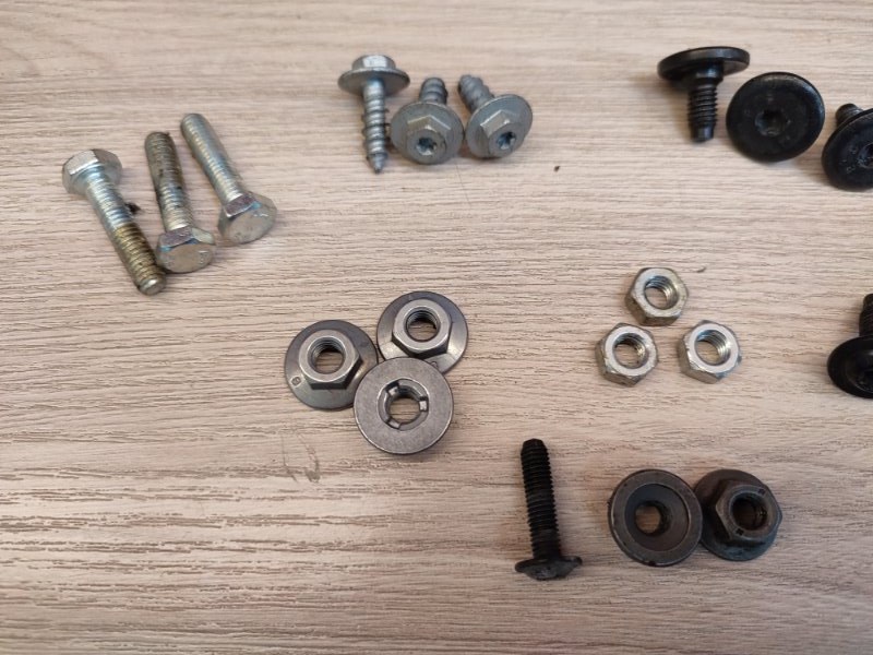 Крепеж двери