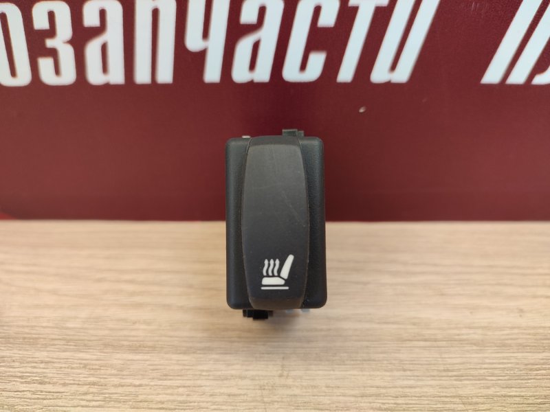 Кнопка обогрева сидений