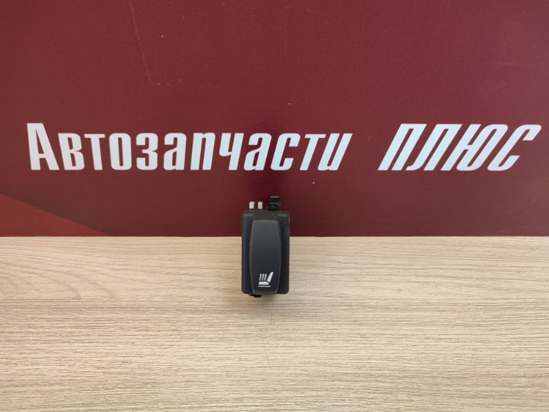 Кнопка обогрева сидений