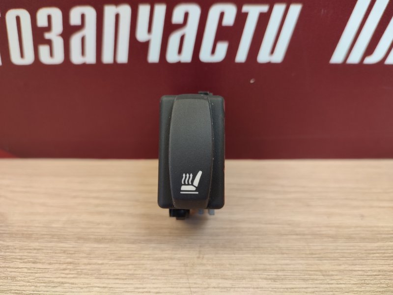 Кнопка обогрева сидений