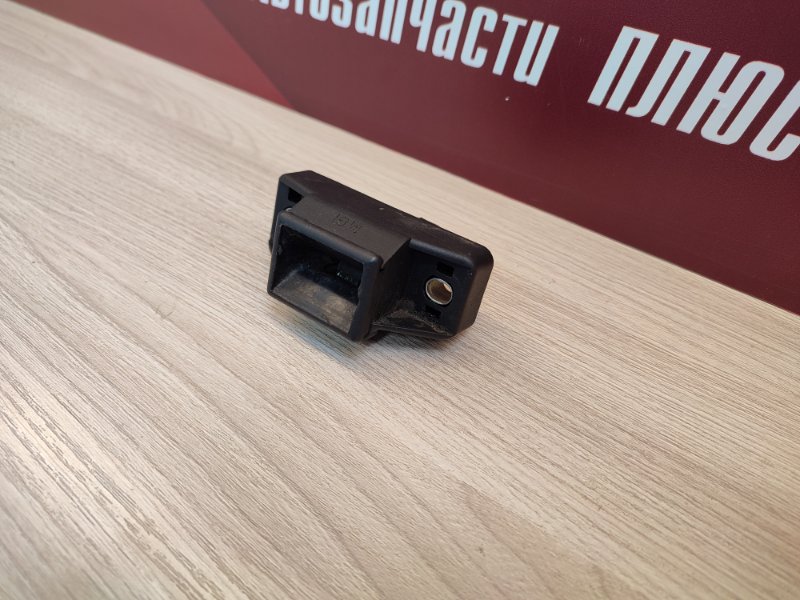 Замок крышки багажника