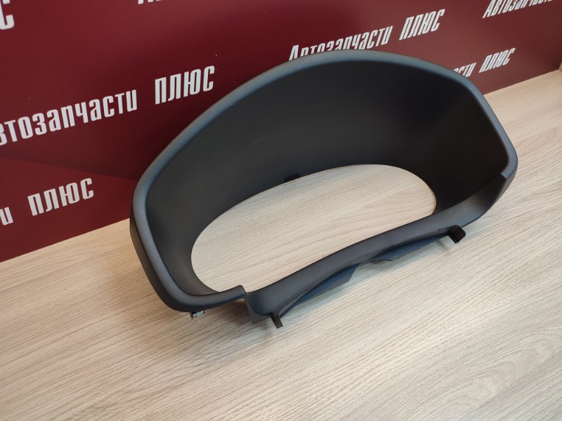 Козырек щитка приборов