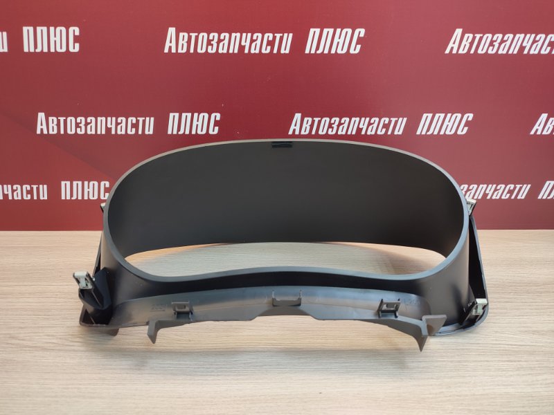 Козырек щитка приборов