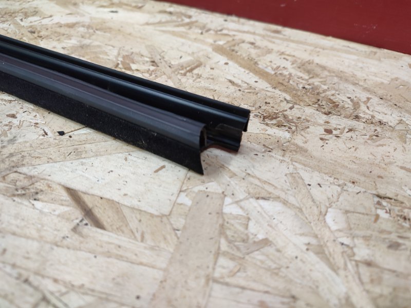 Уплотнитель стекла двери внутренний