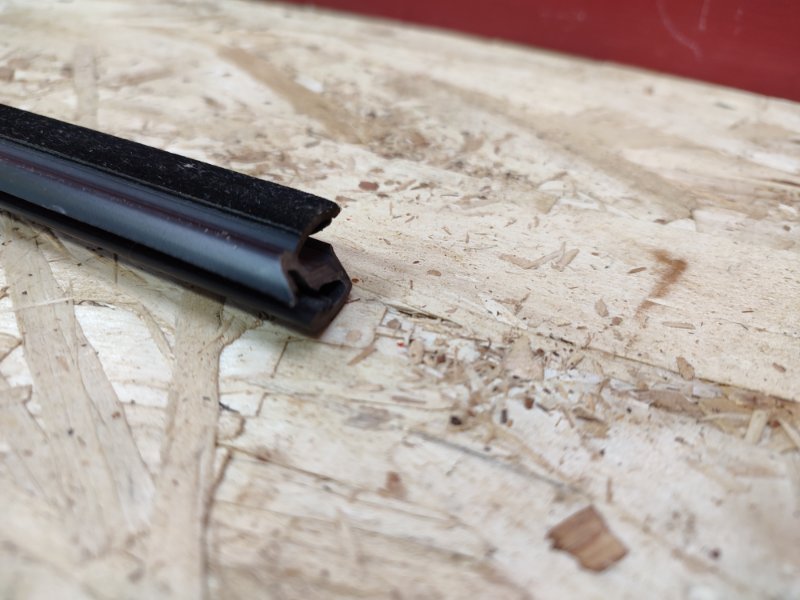 Уплотнитель стекла двери внешний