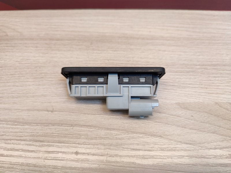 Кнопка открывания багажника