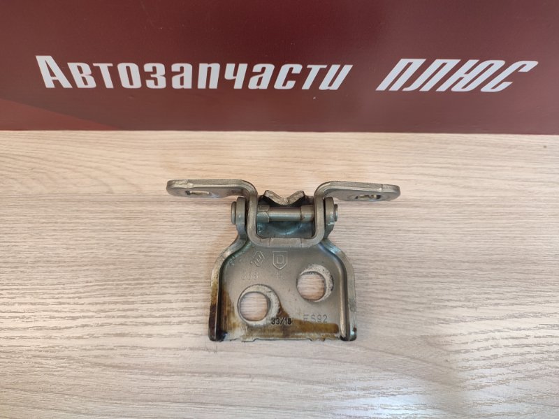 Петля двери