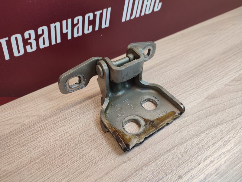 Петля двери