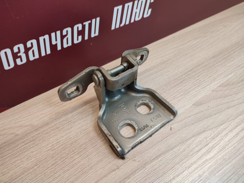 Петля двери