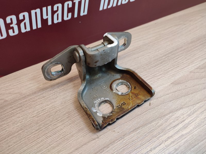 Петля двери