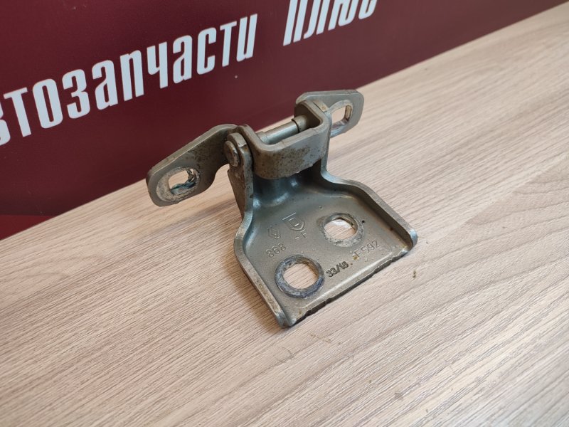 Петля двери