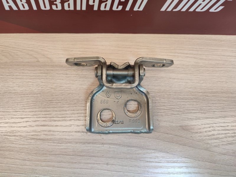 Петля двери