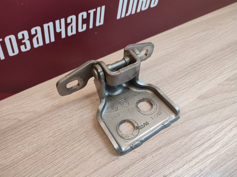 Петля двери