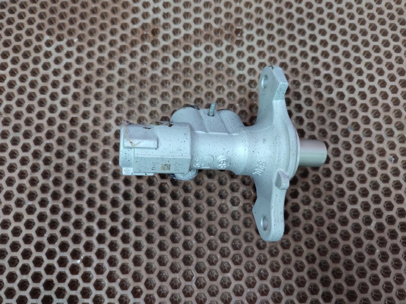 Главный тормозной цилиндр