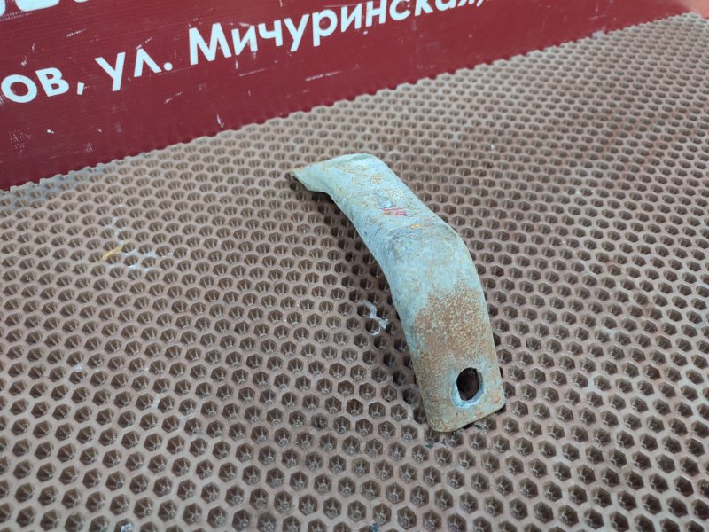 Кронштейн впускного коллектора