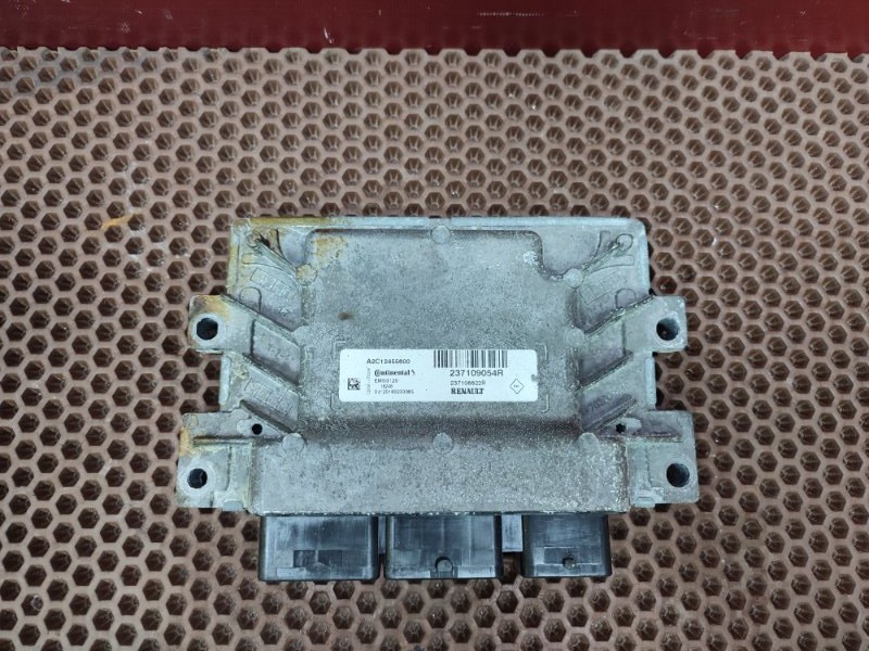 Блок управления двигателем