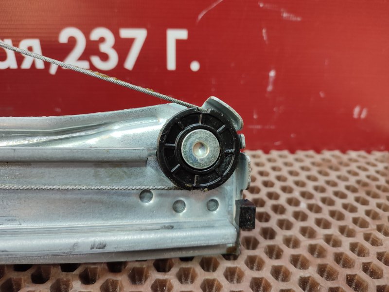 Стеклоподъемник    двери