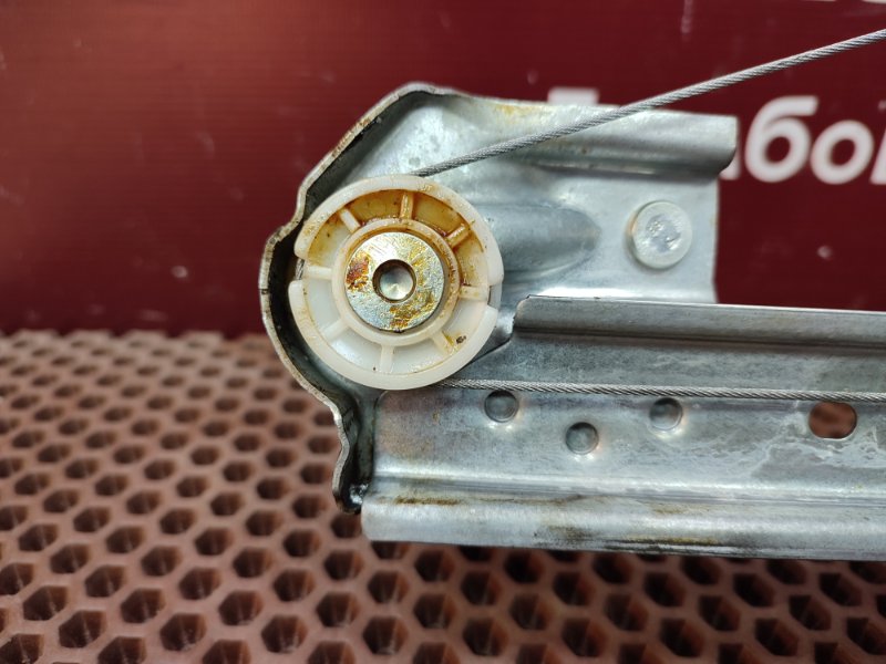 Стеклоподъемник    двери