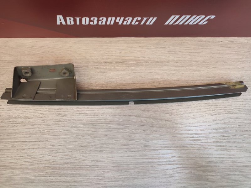 Направляющая стекла двери