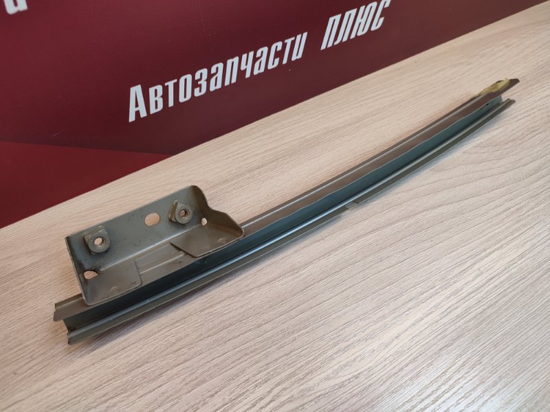 Направляющая стекла двери