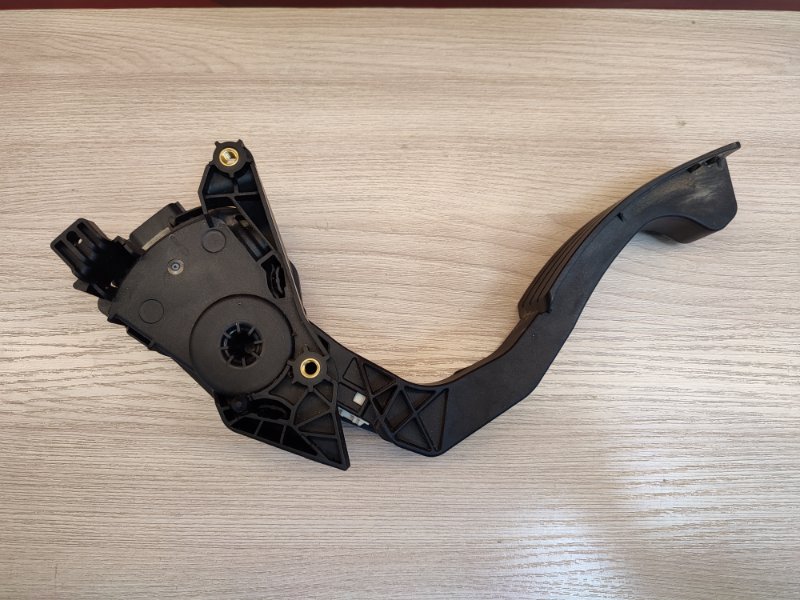 Педаль газа