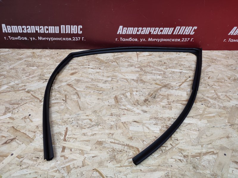 Уплотнитель стекла двери