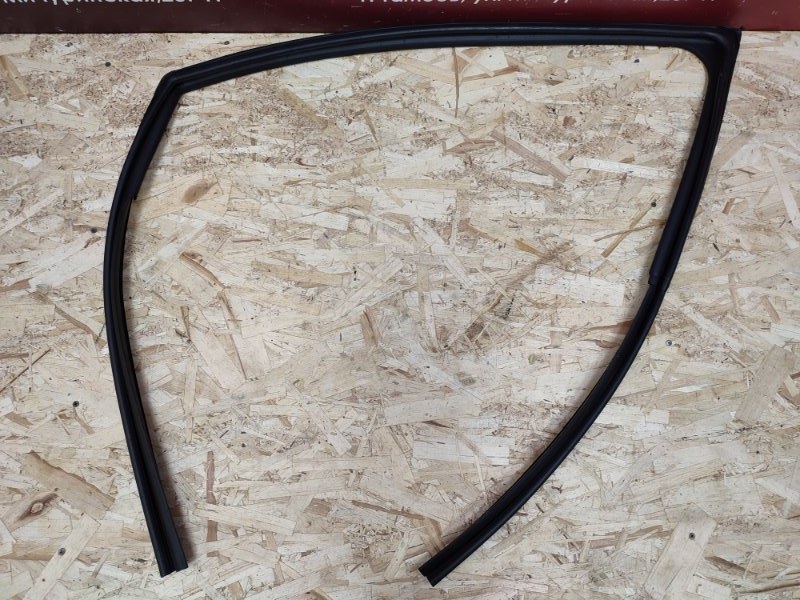 Уплотнитель стекла двери