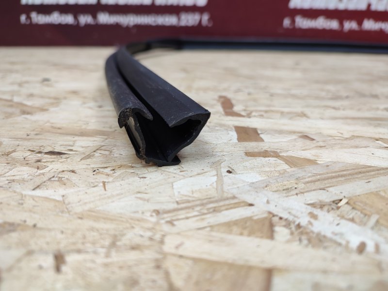 Уплотнитель стекла двери