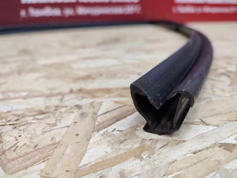 Уплотнитель стекла двери