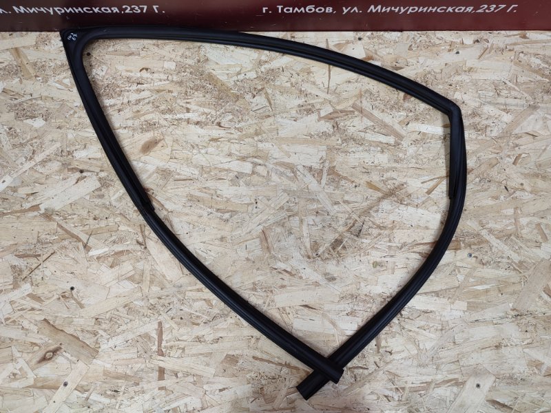 Уплотнитель стекла двери