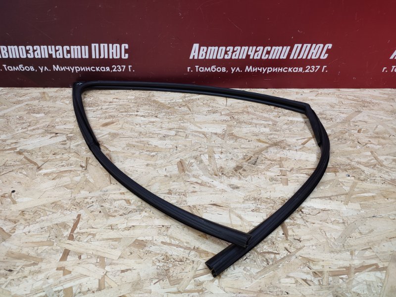 Уплотнитель стекла двери