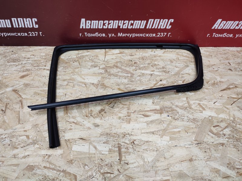 Уплотнитель стекла двери