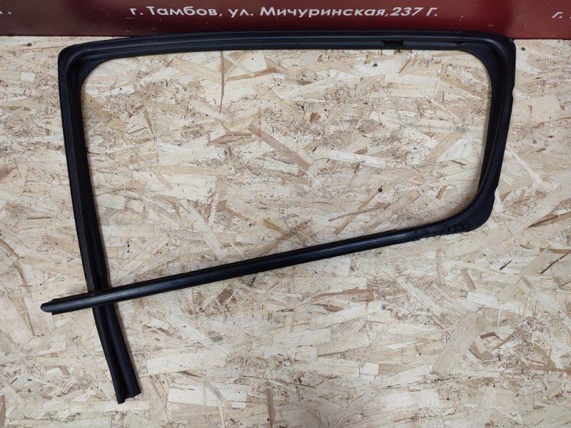 Уплотнитель стекла двери