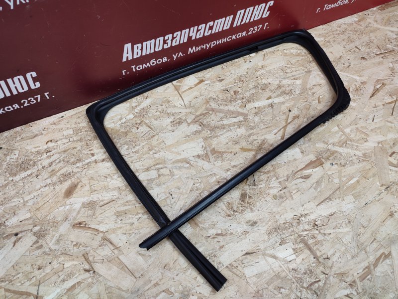 Уплотнитель стекла двери