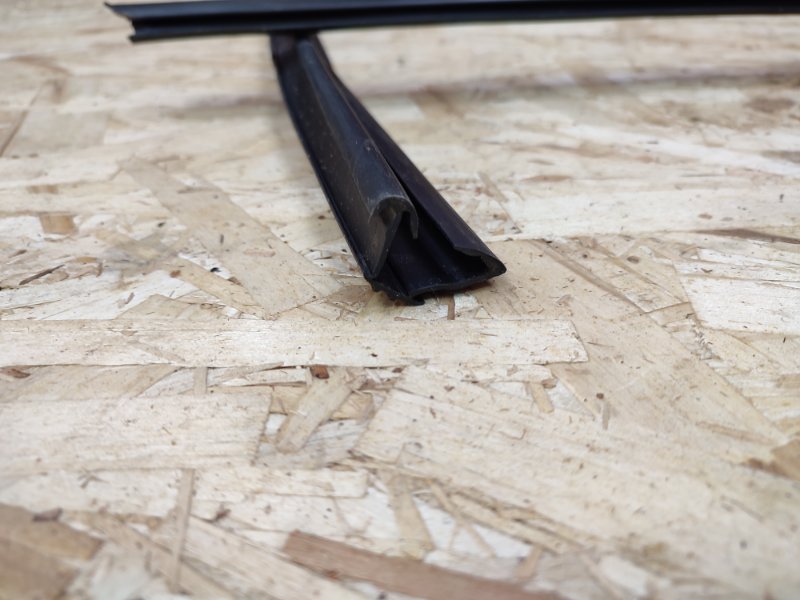 Уплотнитель стекла двери