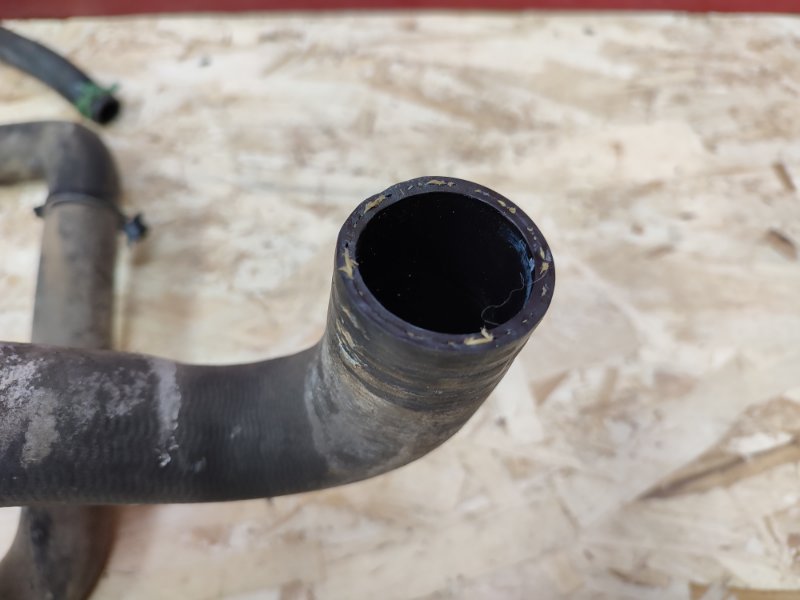 Патрубок радиатора