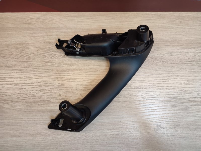 Внутренняя ручка     двери