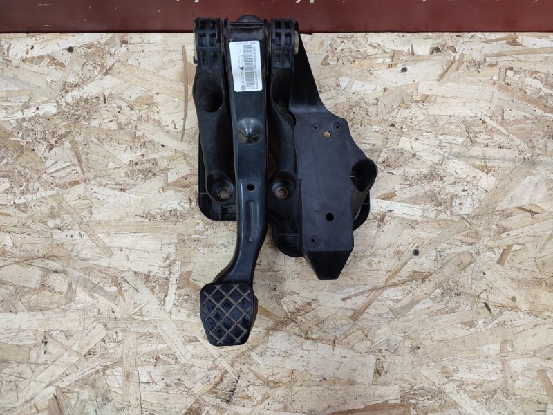 Педаль тормоза