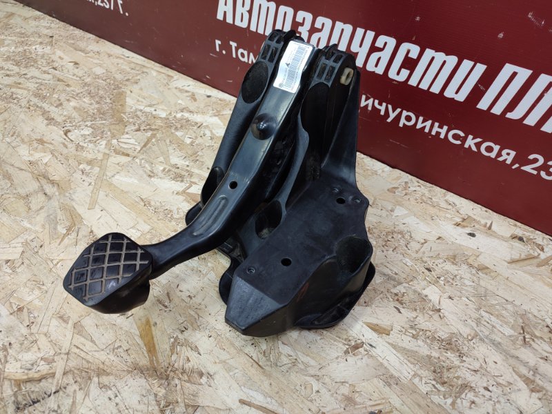 Педаль тормоза