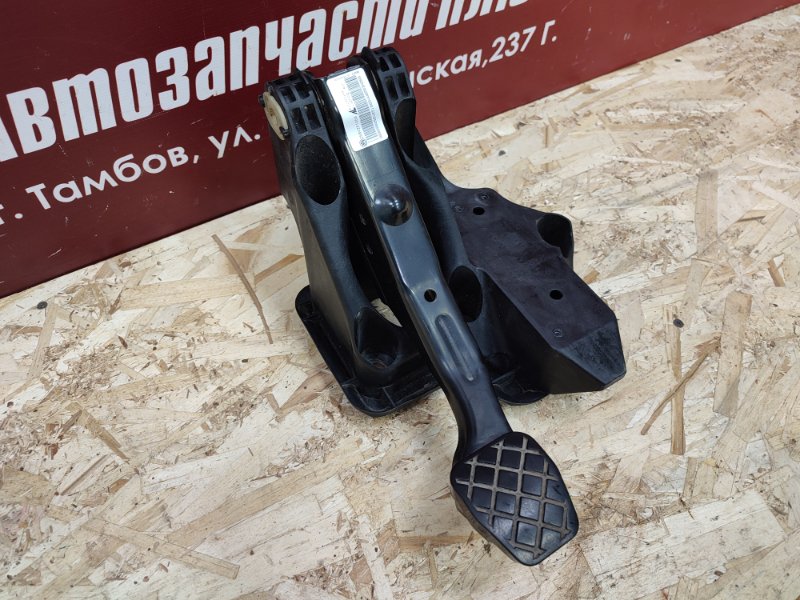 Педаль тормоза