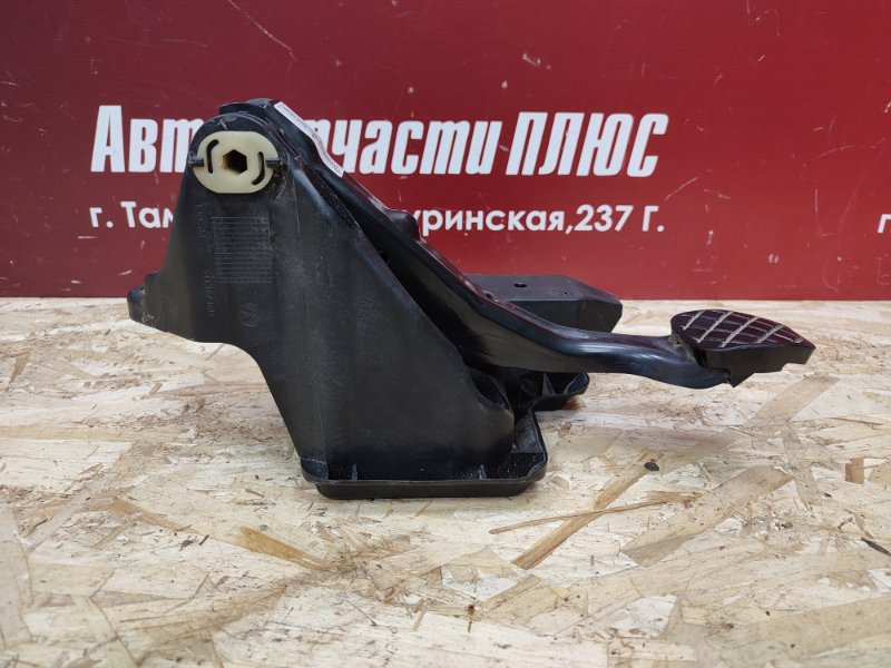 Педаль тормоза