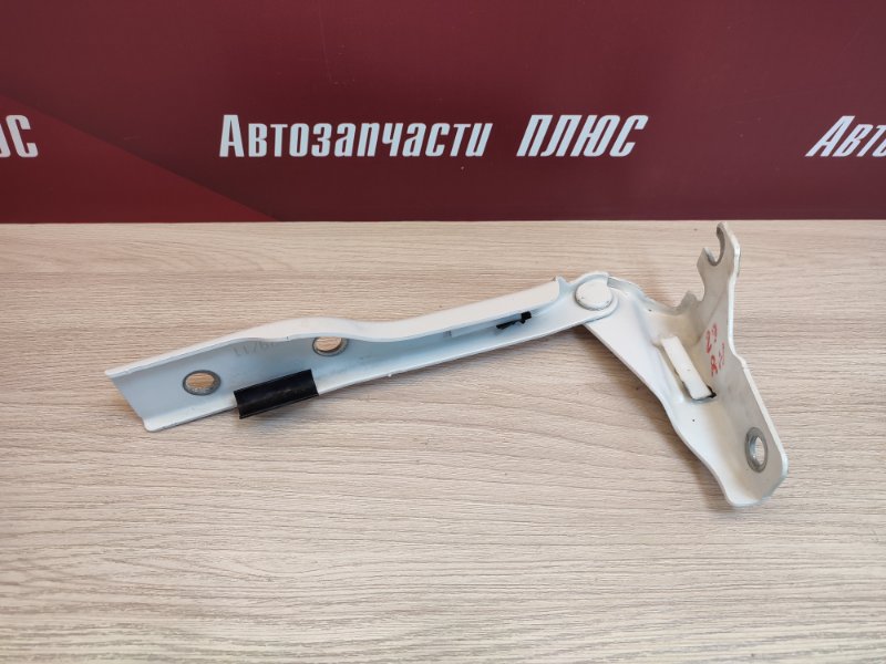 Петля капота