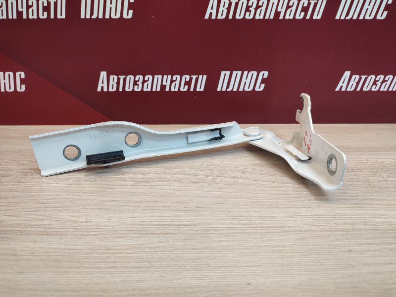 Петля капота